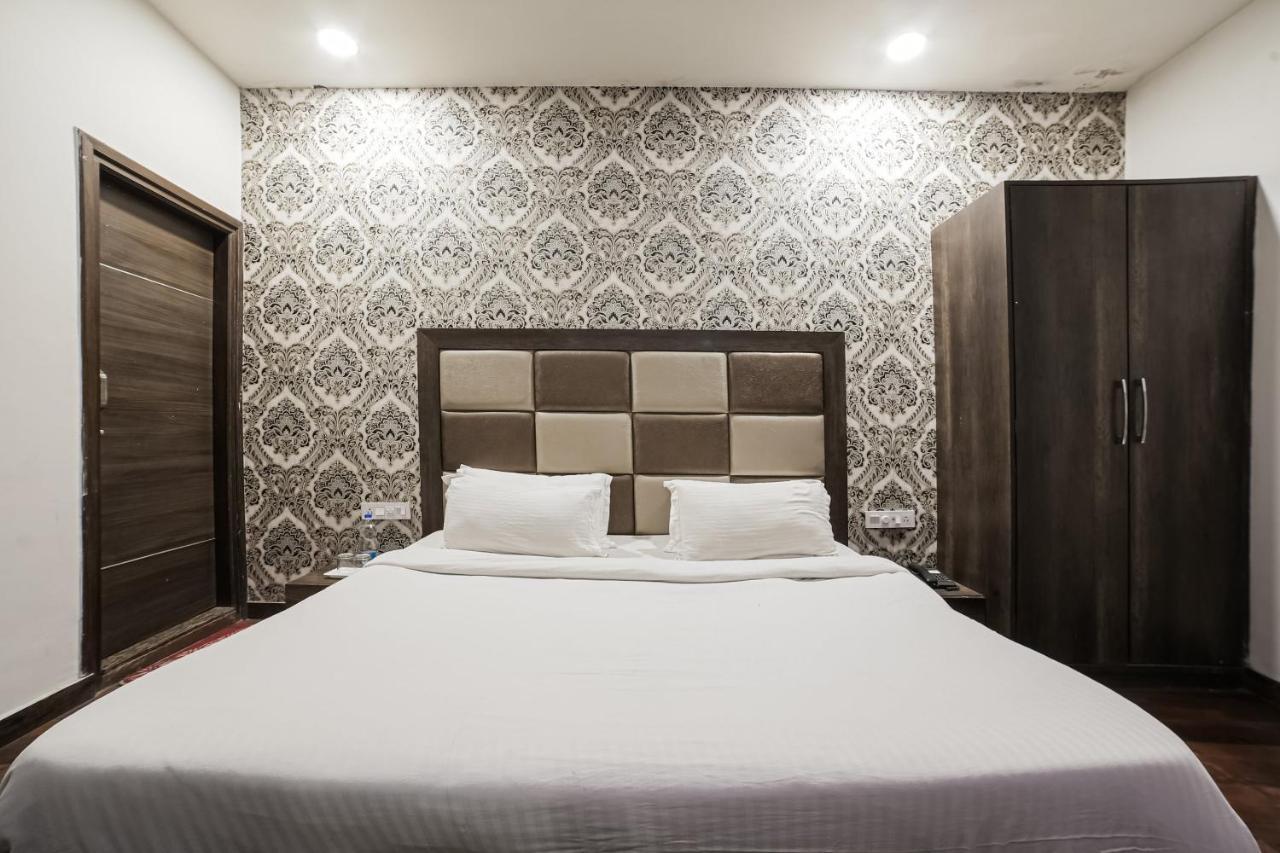 Townhouse Hollywood Heights Hotel Amritsar Exterior photo