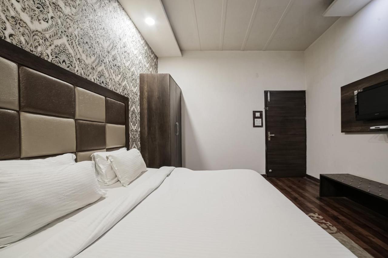 Townhouse Hollywood Heights Hotel Amritsar Exterior photo
