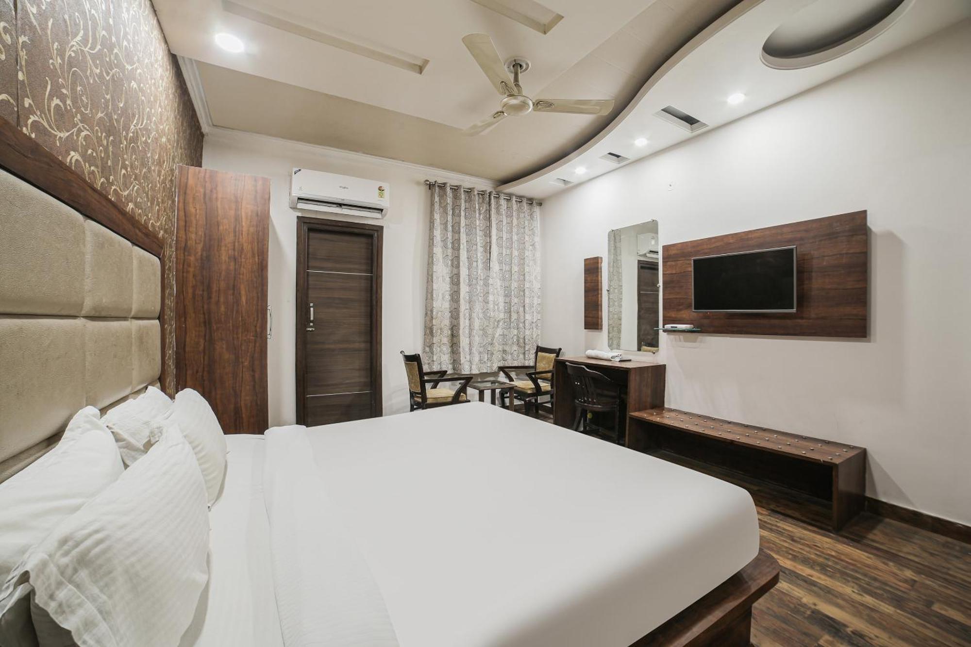 Townhouse Hollywood Heights Hotel Amritsar Exterior photo