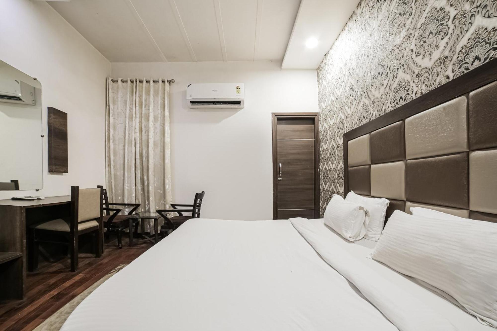 Townhouse Hollywood Heights Hotel Amritsar Exterior photo