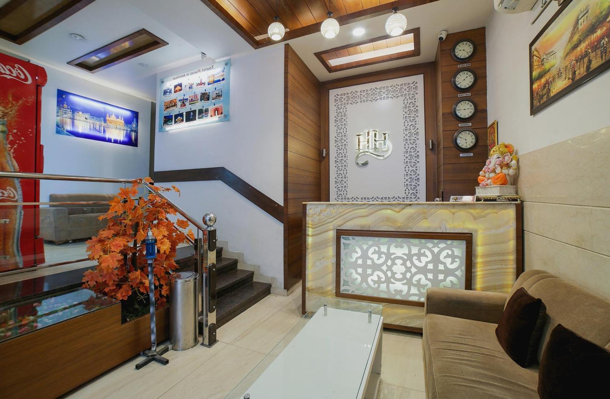 Townhouse Hollywood Heights Hotel Amritsar Exterior photo