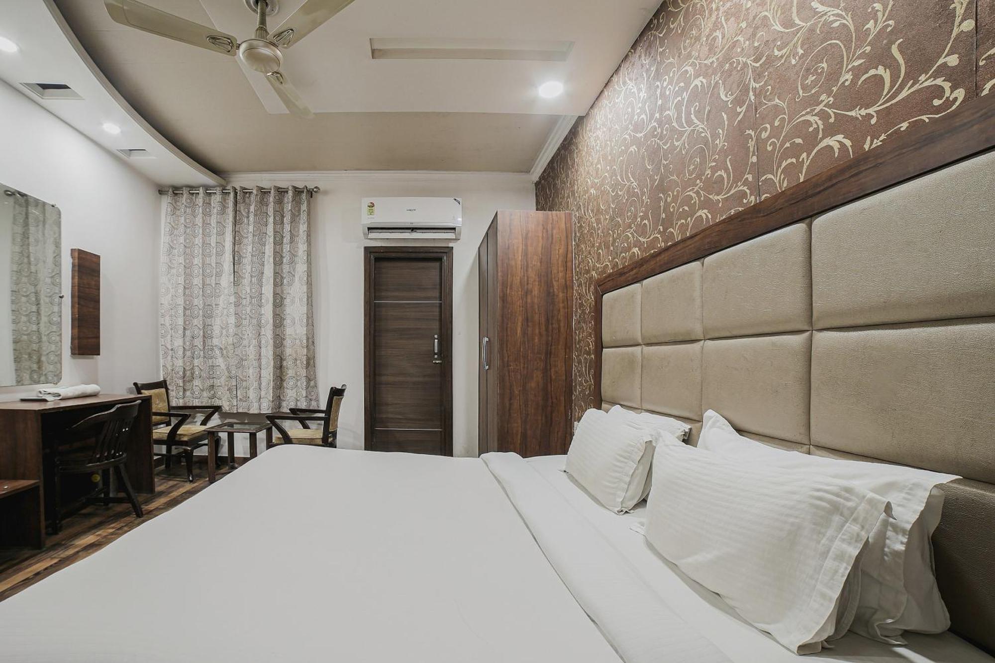 Townhouse Hollywood Heights Hotel Amritsar Exterior photo