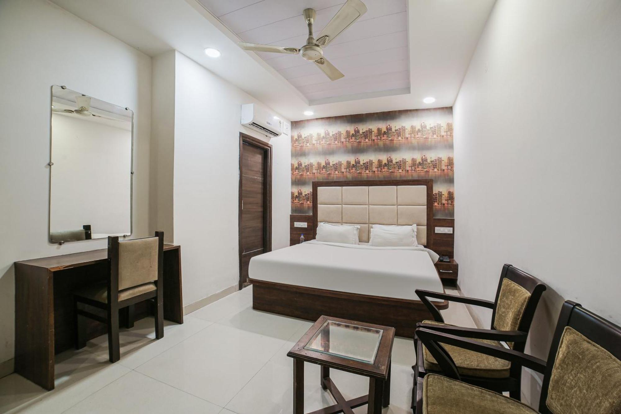 Townhouse Hollywood Heights Hotel Amritsar Exterior photo