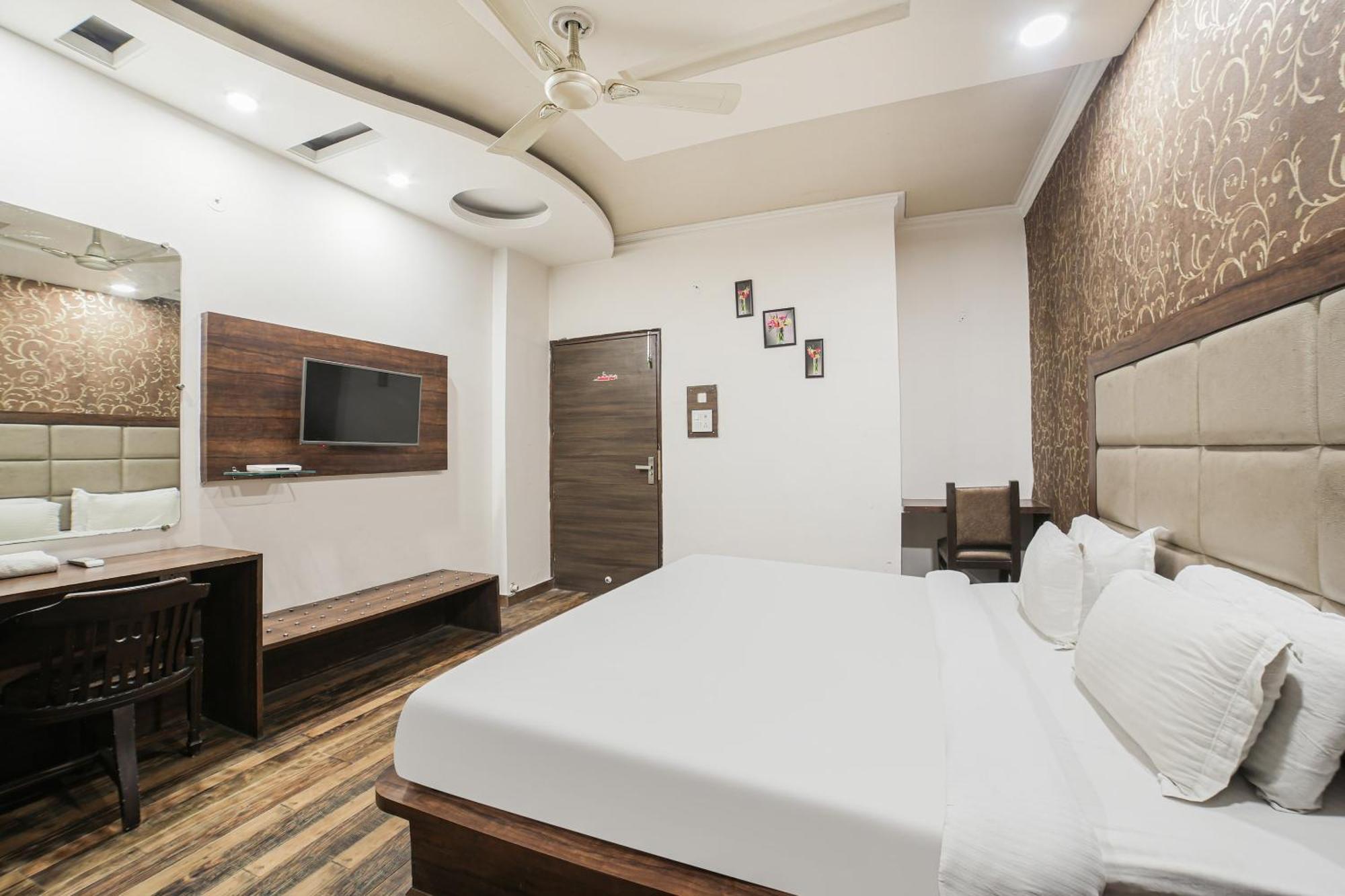 Townhouse Hollywood Heights Hotel Amritsar Exterior photo