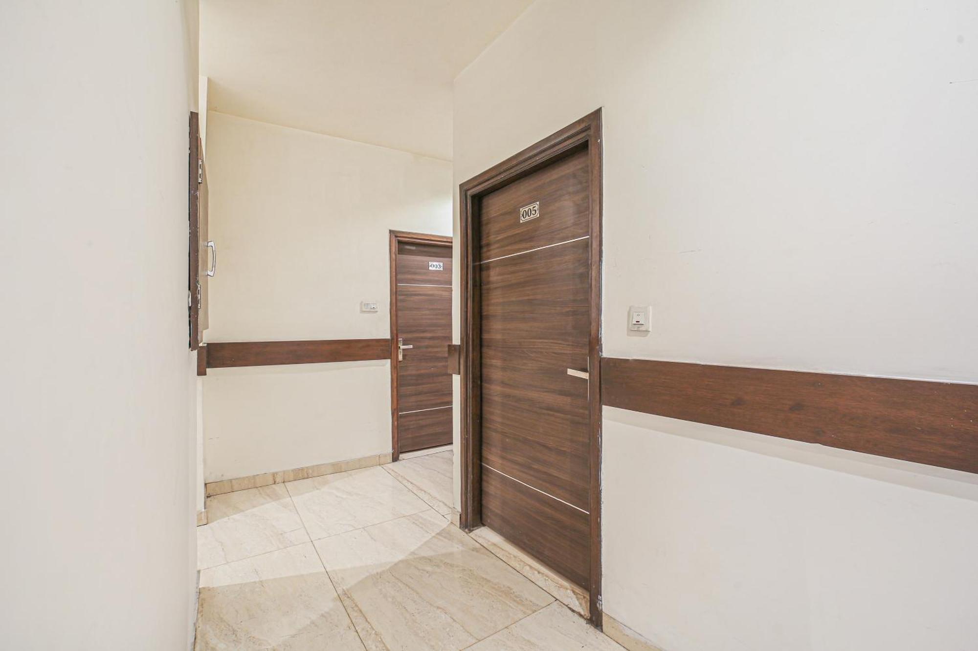 Townhouse Hollywood Heights Hotel Amritsar Exterior photo