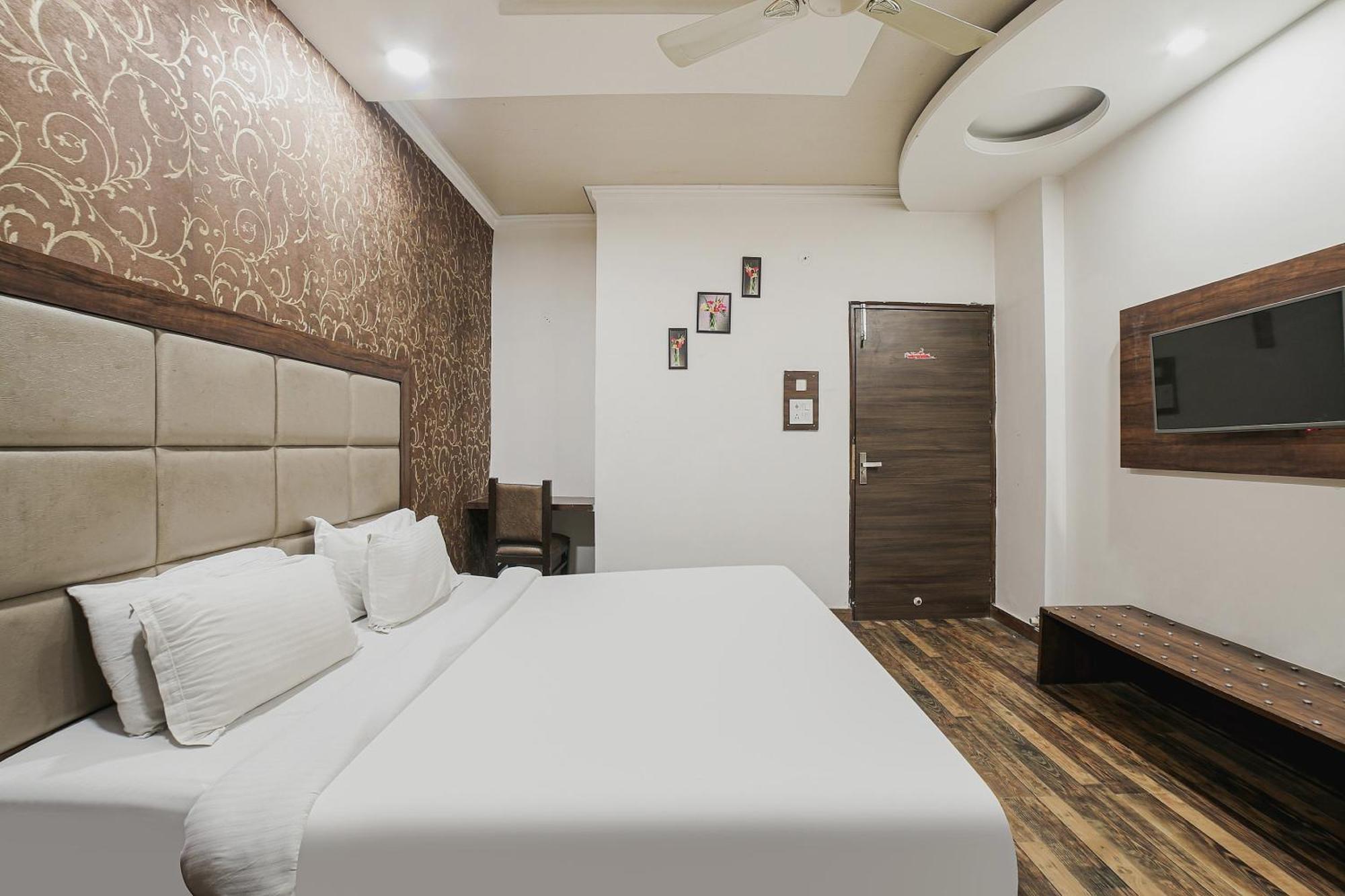 Townhouse Hollywood Heights Hotel Amritsar Exterior photo