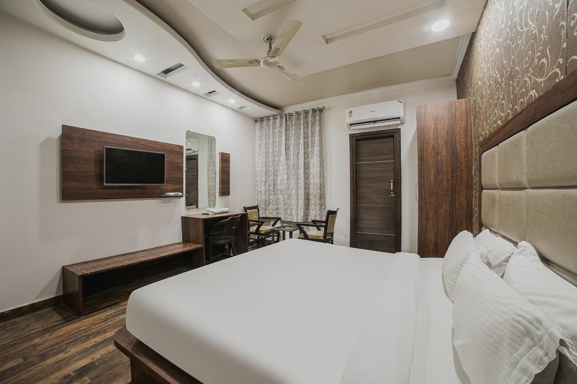 Townhouse Hollywood Heights Hotel Amritsar Exterior photo