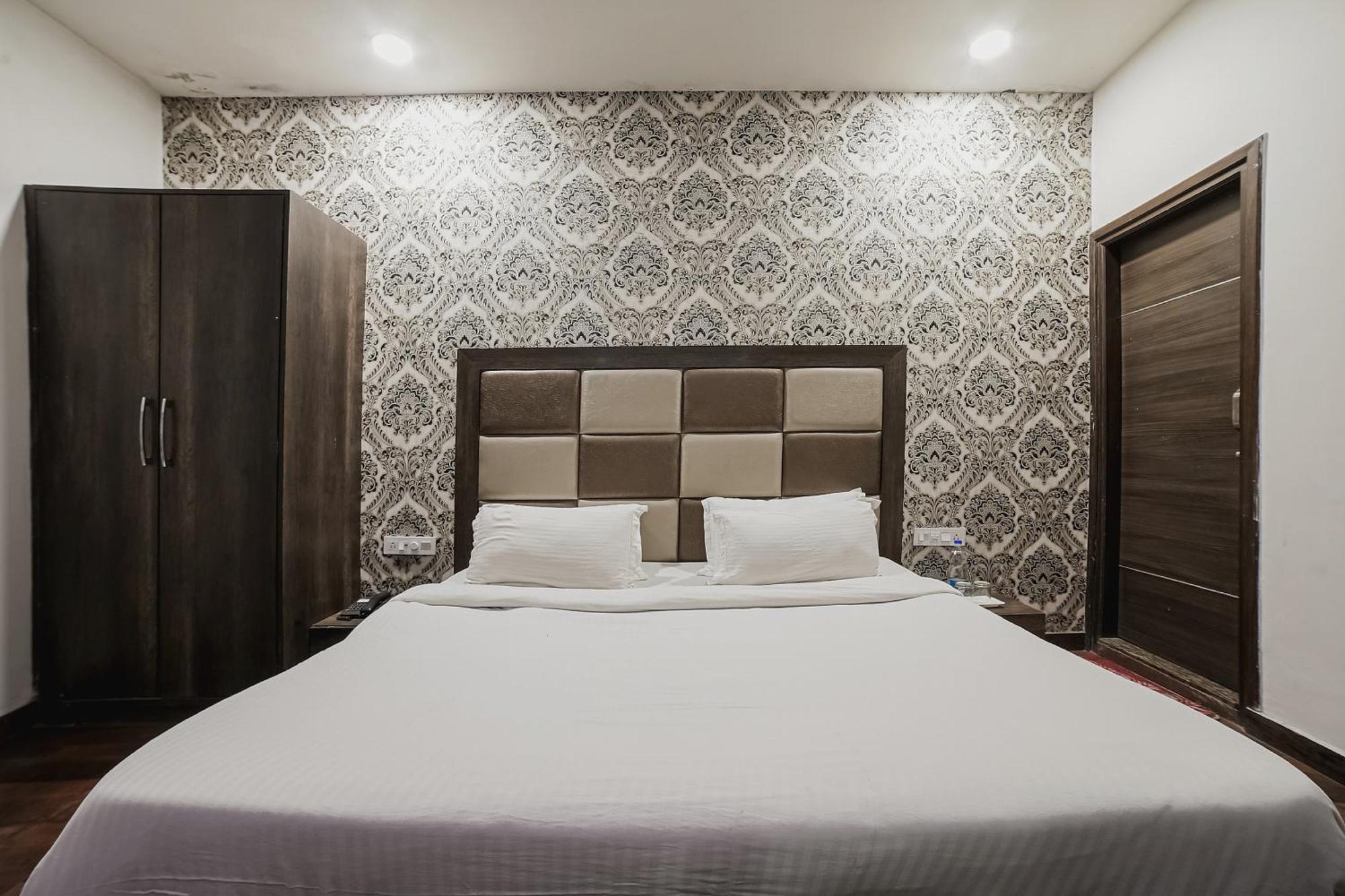 Townhouse Hollywood Heights Hotel Amritsar Exterior photo